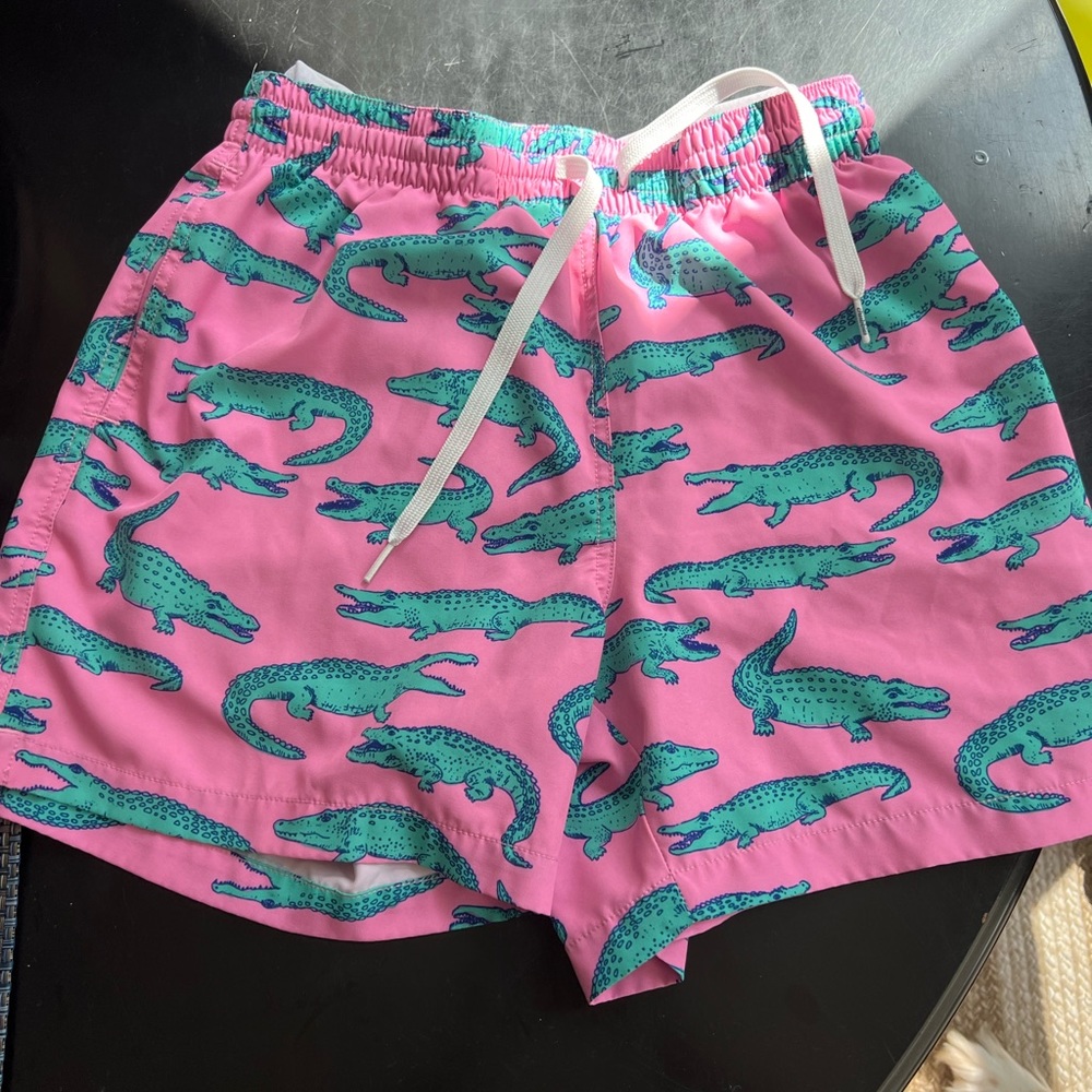 Chubbies men’s bathing suit. Pink with alligators